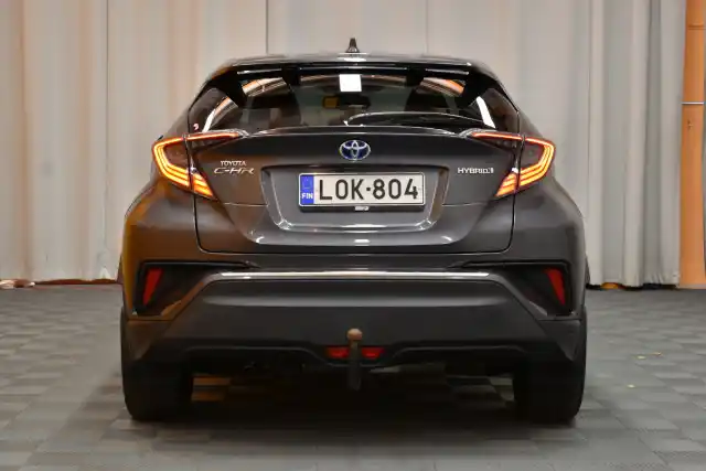 Harmaa Maastoauto, Toyota C-HR – LOK-804