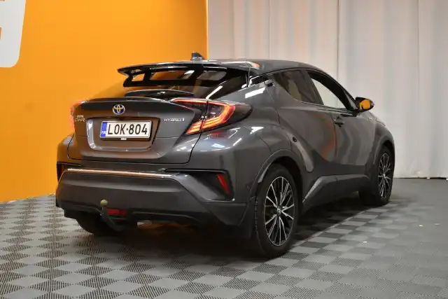 Harmaa Maastoauto, Toyota C-HR – LOK-804