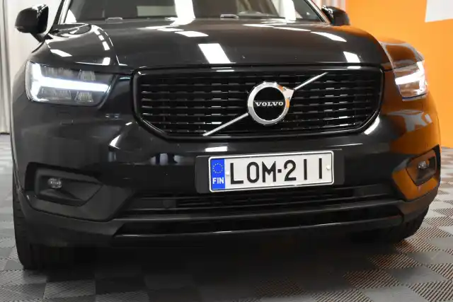 Musta Maastoauto, Volvo XC40 – LOM-211