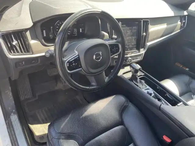 Valkoinen Farmari, Volvo V90 Cross Country – LOM-892