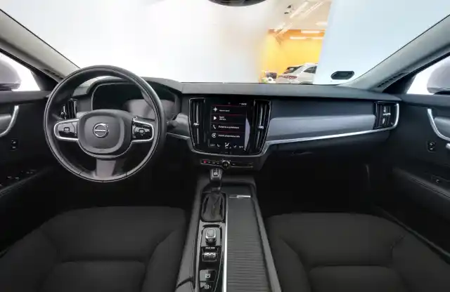 Valkoinen Sedan, Volvo S90 – LON-637