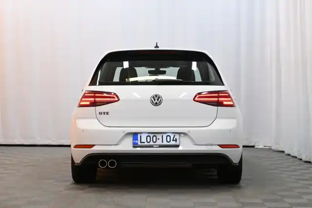 Valkoinen Viistoperä, Volkswagen Golf – LOO-104