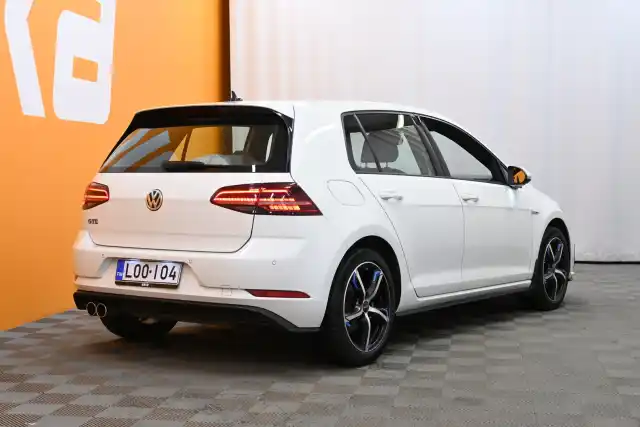 Valkoinen Viistoperä, Volkswagen Golf – LOO-104