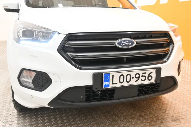 Valkoinen Maastoauto, Ford Kuga – LOO-956