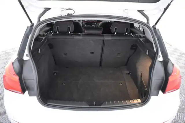 Valkoinen Viistoperä, BMW 118 – LOP-175