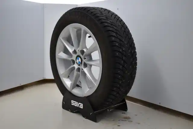 Valkoinen Viistoperä, BMW 118 – LOP-175