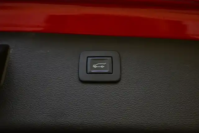 Punainen Farmari, Opel Astra – LOP-354