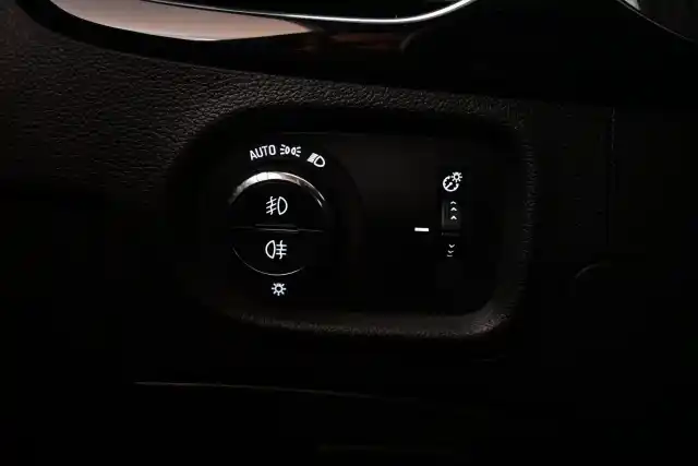 Punainen Farmari, Opel Astra – LOP-354