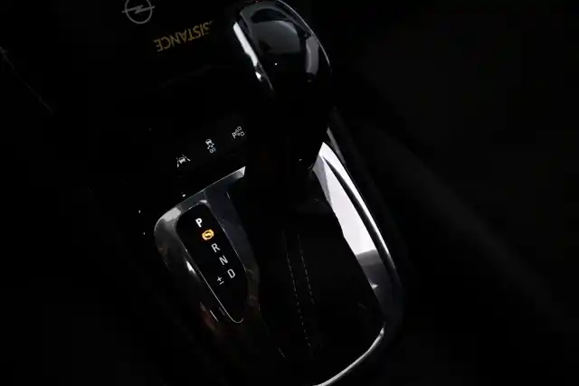 Punainen Farmari, Opel Astra – LOP-354