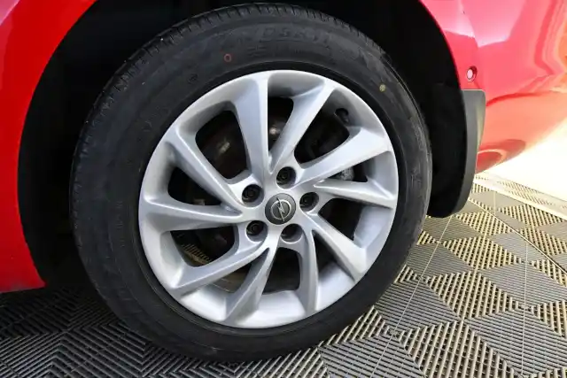Punainen Farmari, Opel Astra – LOP-354