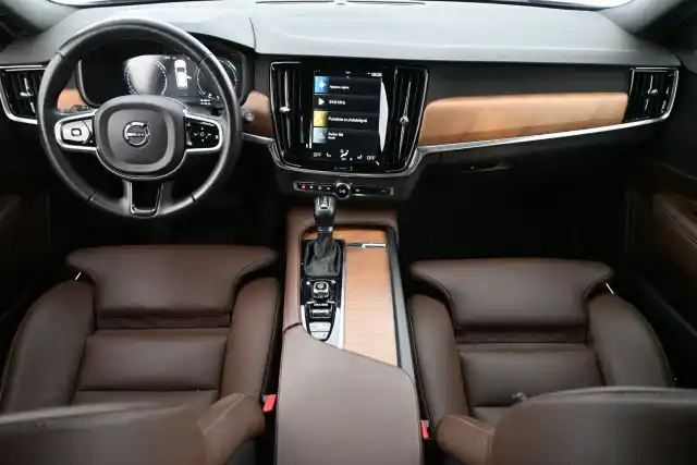 Ruskea Farmari, Volvo V90 – LOP-420
