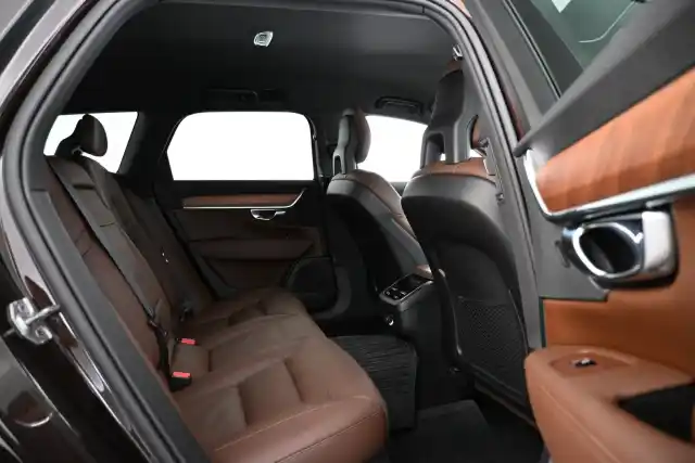 Ruskea Farmari, Volvo V90 – LOP-420