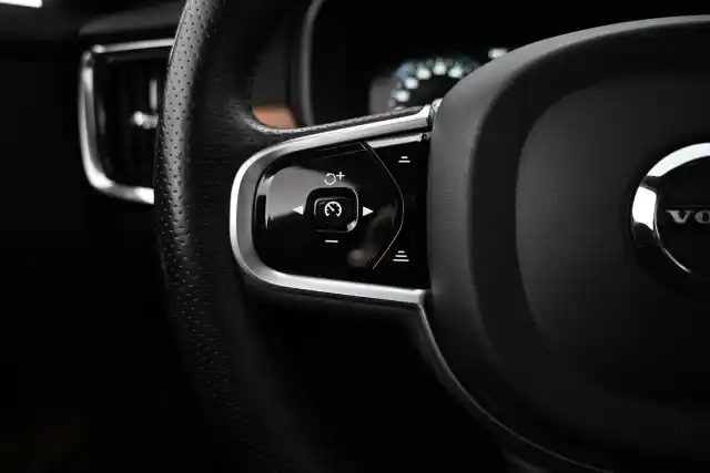 Ruskea Farmari, Volvo V90 – LOP-420
