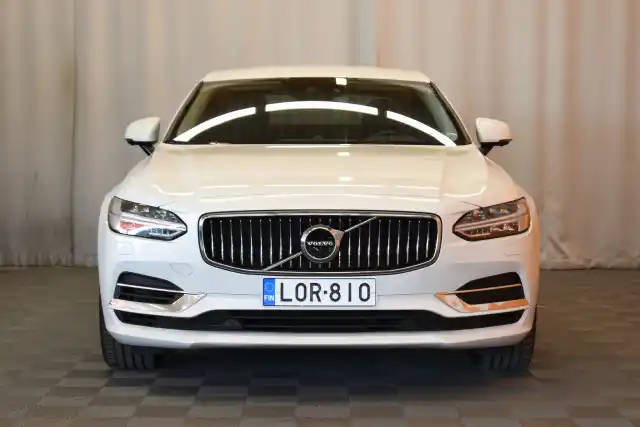 Valkoinen Sedan, Volvo S90 – LOR-810
