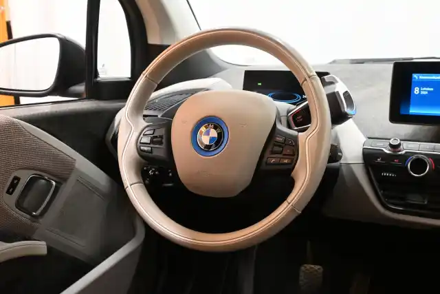 Harmaa Viistoperä, BMW i3 – LOS-204