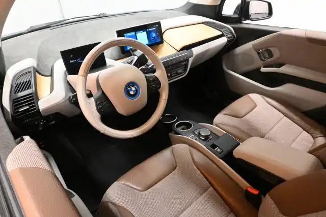 Harmaa Viistoperä, BMW i3 – LOS-204