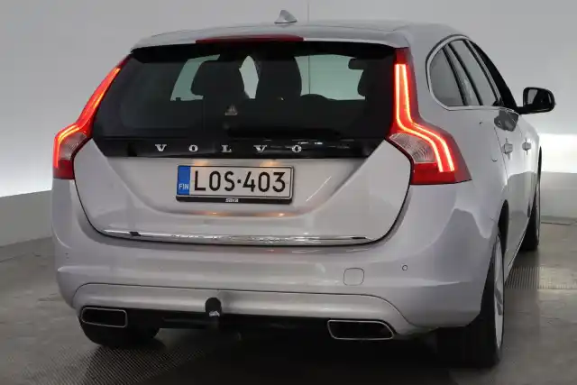 Harmaa Farmari, Volvo V60 – LOS-403