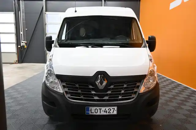 Valkoinen Pakettiauto, Renault Master – LOT-427