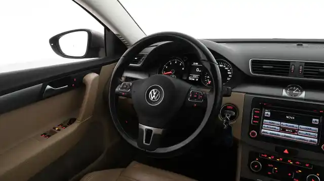 Ruskea Farmari, Volkswagen Passat – LOU-778