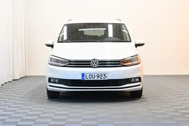 Valkoinen Tila-auto, Volkswagen Touran – LOU-923