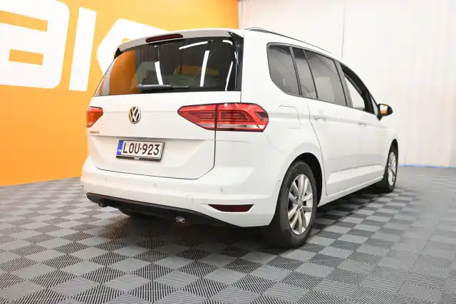 Valkoinen Tila-auto, Volkswagen Touran – LOU-923