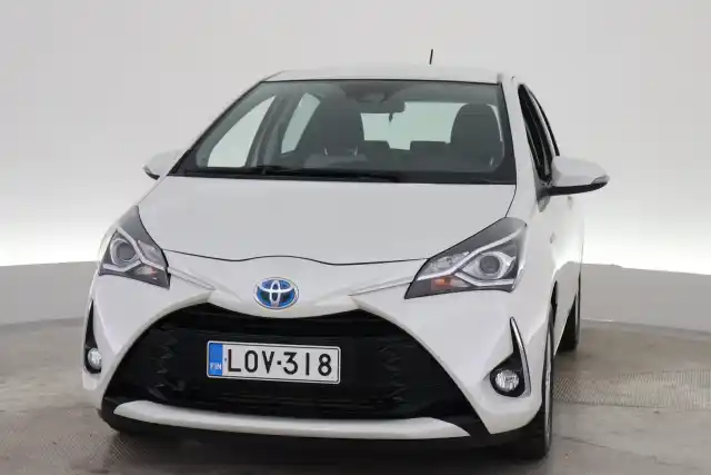 Valkoinen Viistoperä, Toyota Yaris – LOV-318