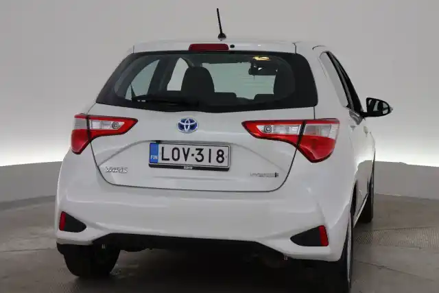 Valkoinen Viistoperä, Toyota Yaris – LOV-318