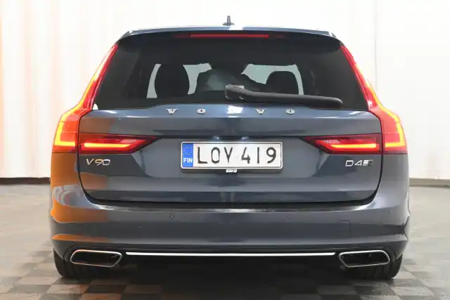 Sininen Farmari, Volvo V90 – LOV-419