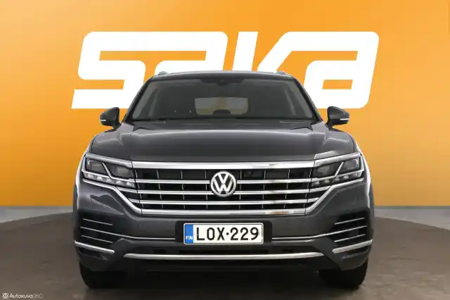 Harmaa Maastoauto, Volkswagen Touareg – LOX-229