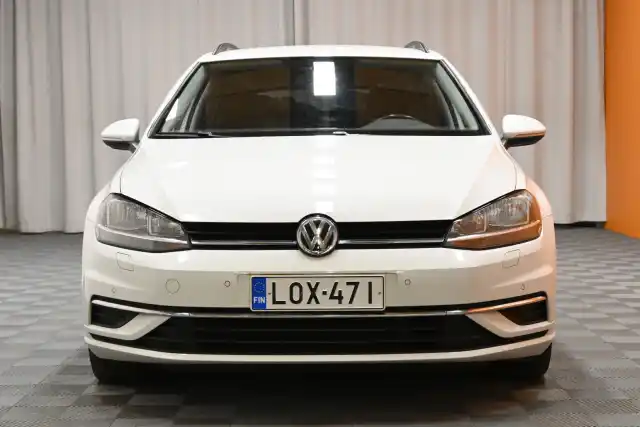 Valkoinen Farmari, Volkswagen Golf – LOX-471