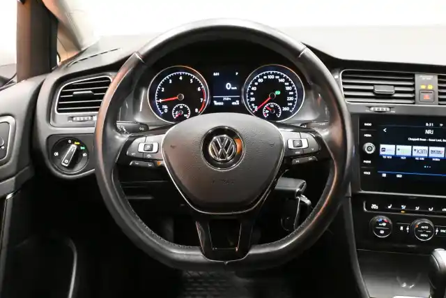 Valkoinen Farmari, Volkswagen Golf – LOX-471