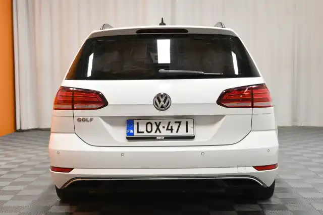 Valkoinen Farmari, Volkswagen Golf – LOX-471