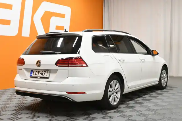 Valkoinen Farmari, Volkswagen Golf – LOX-471