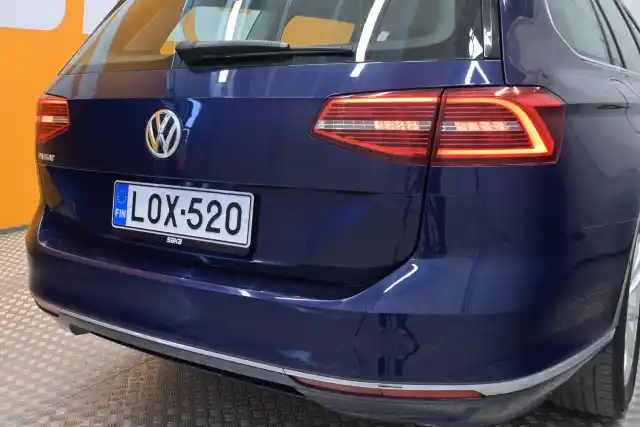 Sininen Farmari, Volkswagen Passat – LOX-520