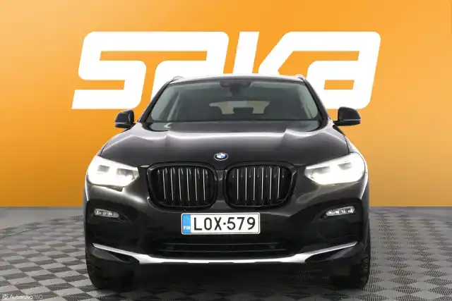 Musta Maastoauto, BMW X4 – LOX-579