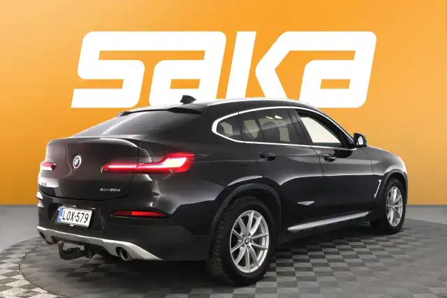 Musta Maastoauto, BMW X4 – LOX-579