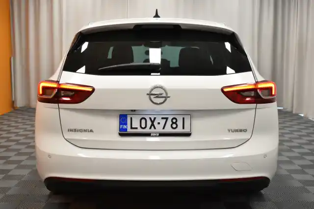 Valkoinen Farmari, Opel Insignia – LOX-781