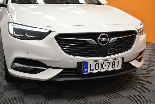 Valkoinen Farmari, Opel Insignia – LOX-781