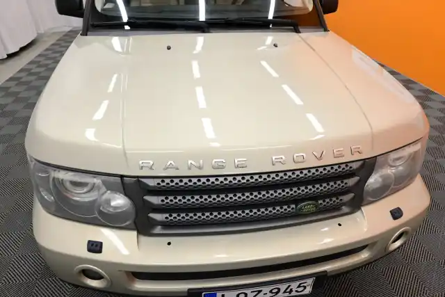 Ruskea Maastoauto, Land Rover Range Rover Sport – LOZ-945