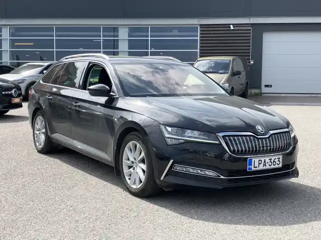 Musta Farmari, Skoda Superb – LPA-363
