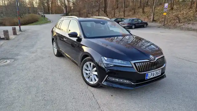 Musta Farmari, Skoda Superb – LPA-363