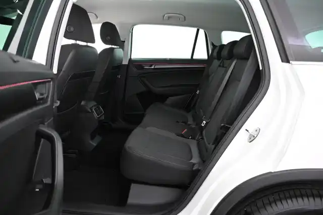 Valkoinen Maastoauto, Skoda Kodiaq – LPA-382