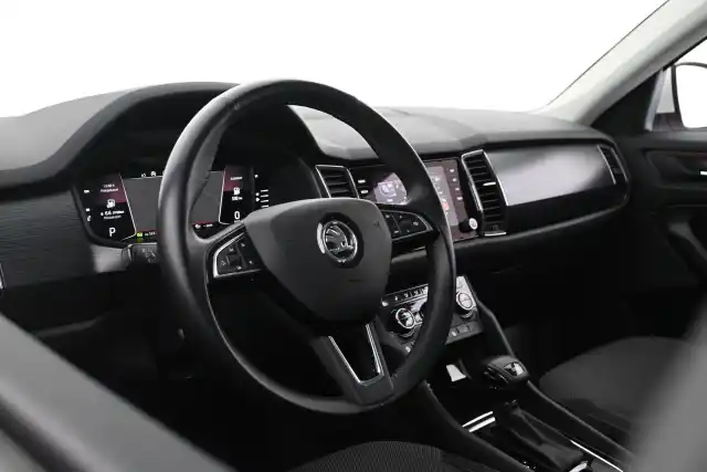 Valkoinen Maastoauto, Skoda Kodiaq – LPA-382