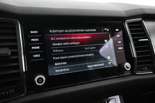Valkoinen Maastoauto, Skoda Kodiaq – LPA-382