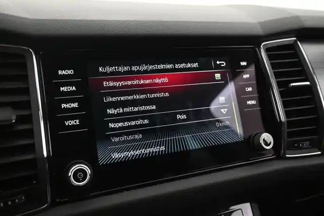 Valkoinen Maastoauto, Skoda Kodiaq – LPA-382