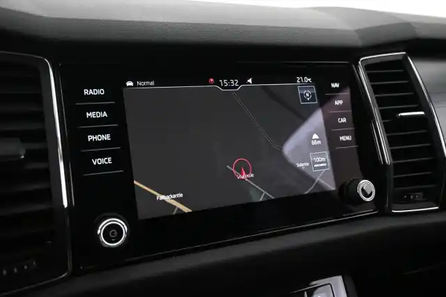 Valkoinen Maastoauto, Skoda Kodiaq – LPA-382