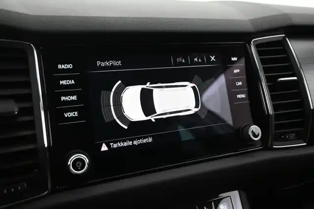 Valkoinen Maastoauto, Skoda Kodiaq – LPA-382