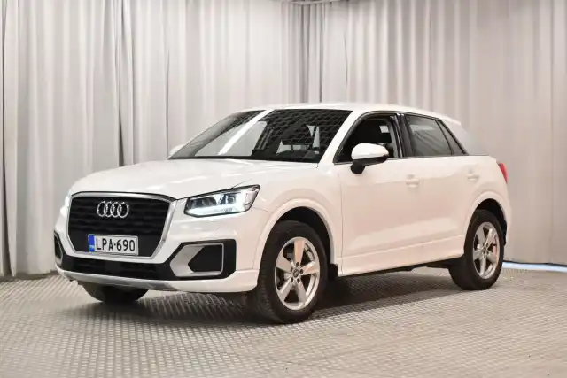 Valkoinen Maastoauto, Audi Q2 – LPA-690