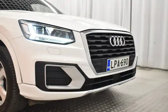 Valkoinen Maastoauto, Audi Q2 – LPA-690