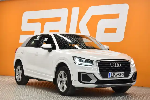 Valkoinen Maastoauto, Audi Q2 – LPA-690